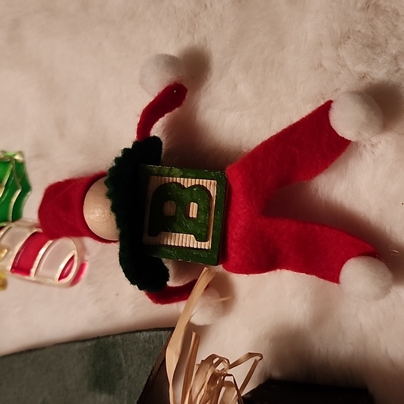 VINTAGE  CHRISTMAS ORNAMENTS 🎄 ✨️  ( 6 PIECE  TOTAL  ) - Picture 5 of 7